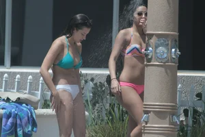 Candid Florida beach and bikini girls