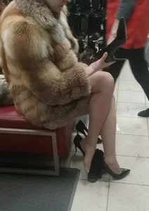 Milf in Fur Coat and Pantyhose Feet