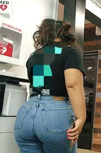 Milf booty. Such a juicy ass. OC