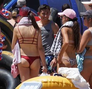 Sexy bikini girls
