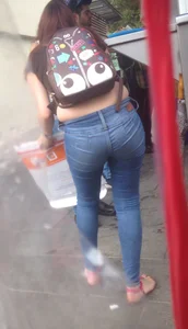 Beautiful plain pants in thin women. LOOK AT IT!