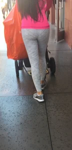 Candid Asian milf with a nice ass in grey leggings