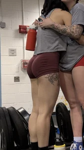 Tatted white girl at the gym pt.2