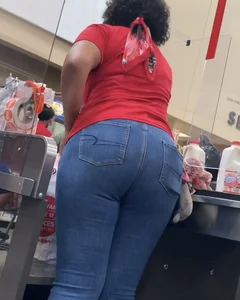 Nice Big Ass Latina in American Eagle Jeans 1