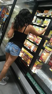 Hot Latina milf in short shorts