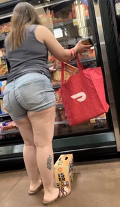 Mom is a pawg