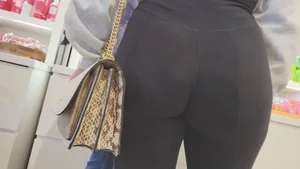 Blonde with Thick Ass in Leggings (OC)
