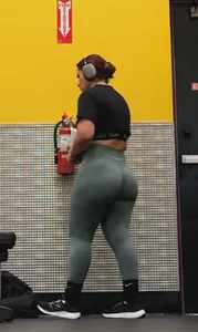 Latina in Green leggings knew I was capping