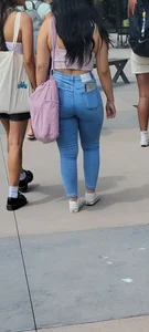 College Latina Tight Jeans
