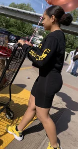 Teen with a fat round ass in leggings