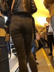 Girl in Leather Jacket and Skinny Jeans Subway Creepshots