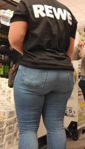 Fat ass, thick legs & glasses Part 2