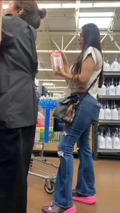 Sexy latina milf with great ass