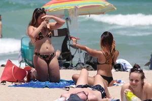 Sexy Florida beach bikini girls