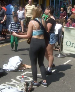 Guitar playing blonde babe with a nice ass and vtl in tight leggings