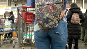 Costco redheaded milf in tight jeans
