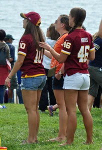 3 Washington friends in short shorts