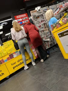 Book store beautiful babe in tight grey Nike leggings