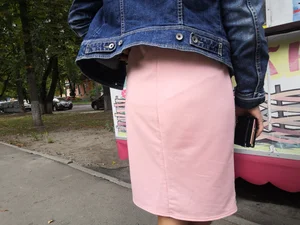 Girl in a Pink Skirt Street VPL Closeup Creepshot
