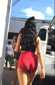 Bunda apertada de um adolescente