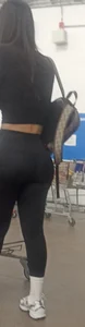 Beautiful latina girl with a perfect body in black leggings 10/10 [OC]