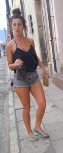 nice girl, skinny shorts peach in sight