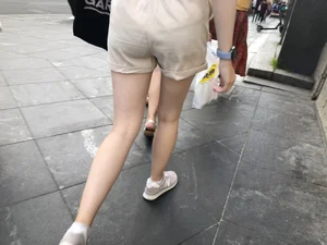 Cute Young Girl in Shorts Street And Subway Candid Gallery