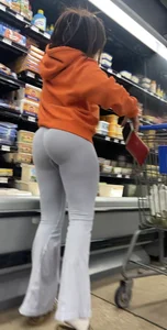 Short Latina has a very sexy ass in tight leggings (+ gifs)