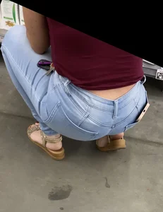 Walmart milf with PERFECT ass in tight jeans (oc)