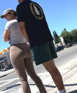 round yoga pants booty busted by boyfriend