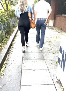 FIT SEXY ASS MILF