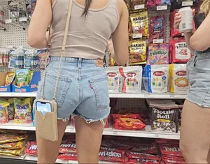 2 college students looking for a snack