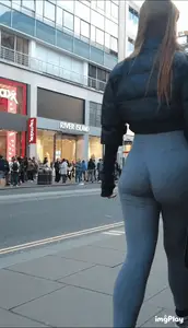 Insane jiggly tight ass white girl (NOT OC)