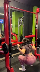 Girl in yoga pants with a nice chunky ass working out at the gym pic and a video