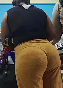 Sweet ass vpl in some soft pants