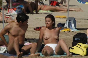 Sexy mature girls on Vilanova topless beach
