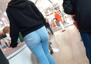 Nice ass in thight jeans