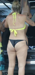Candid Florida beach and bikini girls