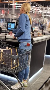 Blonde Candid Girl in Jeans at the Supermarket Creepshots