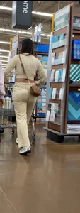 Latina milf with nice ass eating up sweats