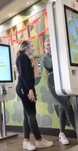Tight ass on this leggings babe