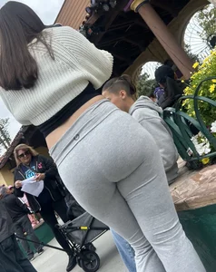 Sexy brunette pawg with incredible cake in grey sweats (oc)