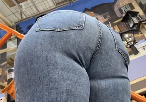 Pawg big ass in jeans