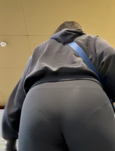 College Vpl Latina In Dark Grey Leggings Going Up The Stairs