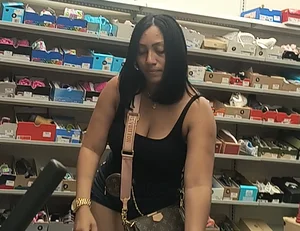 Latina milf with fat dump truck ass must see!