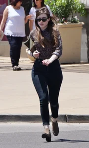Thick booty brunette with nice ass in tight black jeans