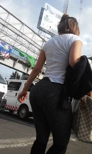 Big booty mature lady in patterned leggings