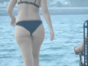 Hot chick bending @ beach (OC)