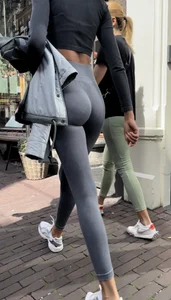(OC) Tight petite peachy milf wrapped in skintight showoff leggings🍑