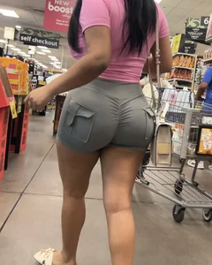 Latina in tiktok legging shorts